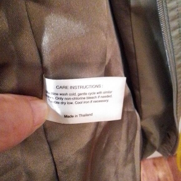 Gallery New York Olive Hooded Jacket. Many Zipper Pockets. Size M. - Picture 8 of 10